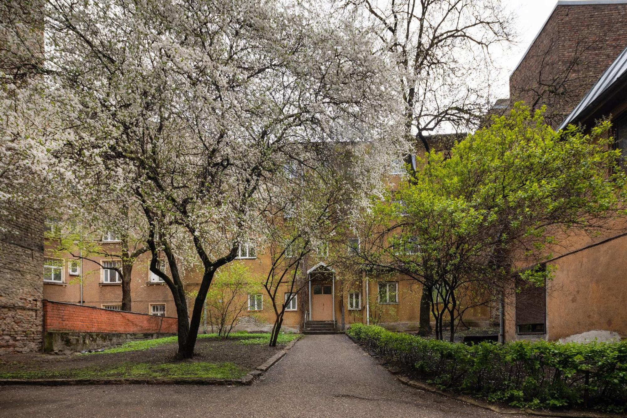 Brivibas Yard Apartment With Parking In City Center Rīga Exterior foto
